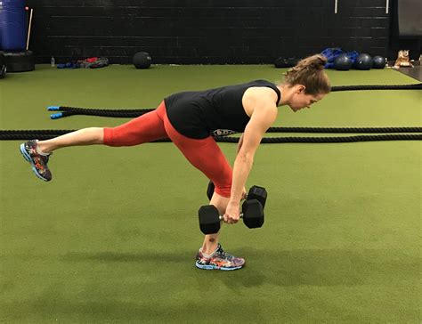 Aug 9, 2023 · Learn how to do the single-leg deadlift, a unilateral pull variation that can build strength, improve balance, and add muscle to your backside. Find out the benefits, sets, reps, mistakes, and alternatives of this exercise. 